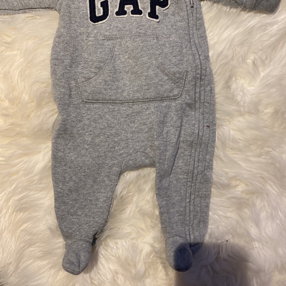 Baby Gap sweater onesie with footies Gray with Navy Blue Size 0-3mos - Picture 2 of 4